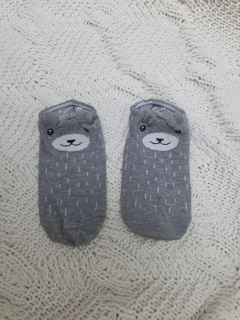 Cozy Grey Bear Ankle Socks WW